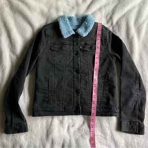 Levi’s Sherpa Lined Big Kid Jean Jacket. Size M